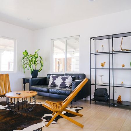 The Zen - Outdoor Shower, Gas Fireplace, Walkable To Shops & Restaurants 조슈아 트리 외부 사진