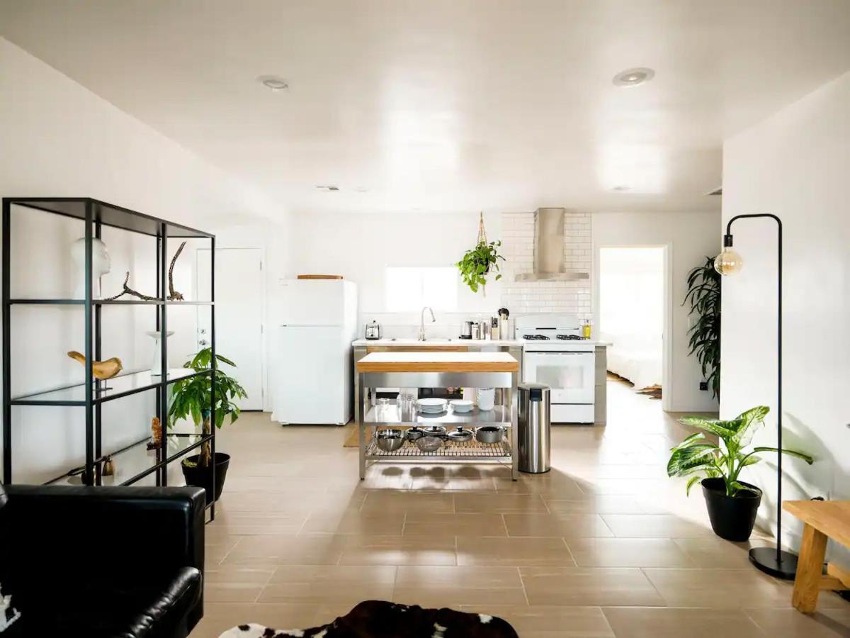 The Zen - Outdoor Shower, Gas Fireplace, Walkable To Shops & Restaurants 조슈아 트리 외부 사진