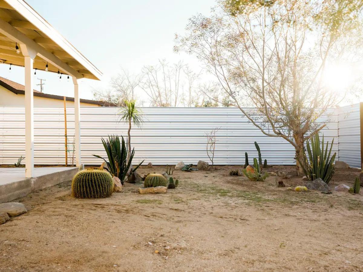 The Zen - Outdoor Shower, Gas Fireplace, Walkable To Shops & Restaurants 조슈아 트리 외부 사진