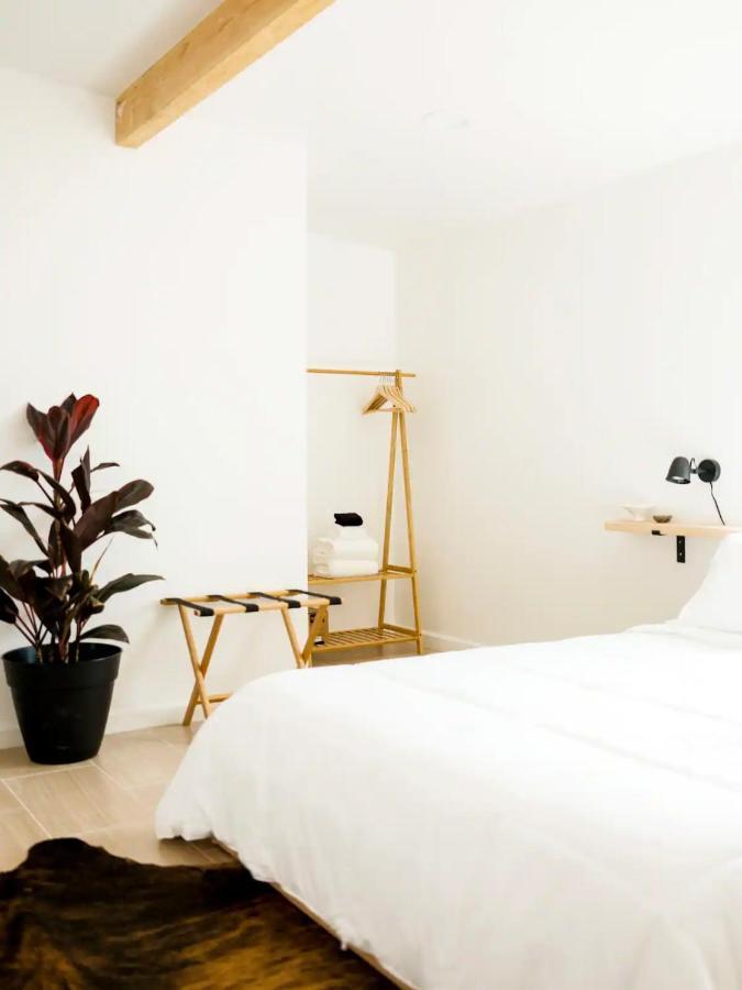 The Zen - Outdoor Shower, Gas Fireplace, Walkable To Shops & Restaurants 조슈아 트리 외부 사진