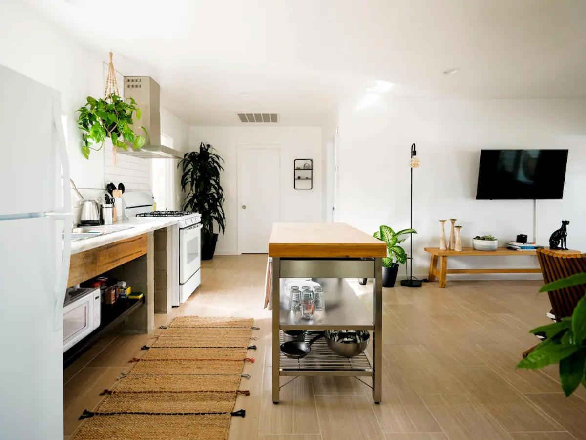 The Zen - Outdoor Shower, Gas Fireplace, Walkable To Shops & Restaurants 조슈아 트리 외부 사진