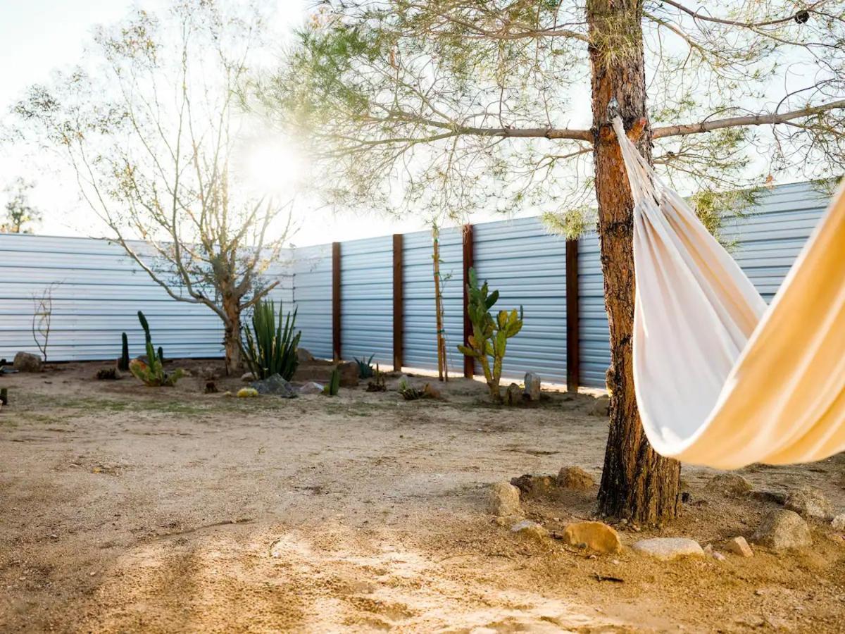 The Zen - Outdoor Shower, Gas Fireplace, Walkable To Shops & Restaurants 조슈아 트리 외부 사진