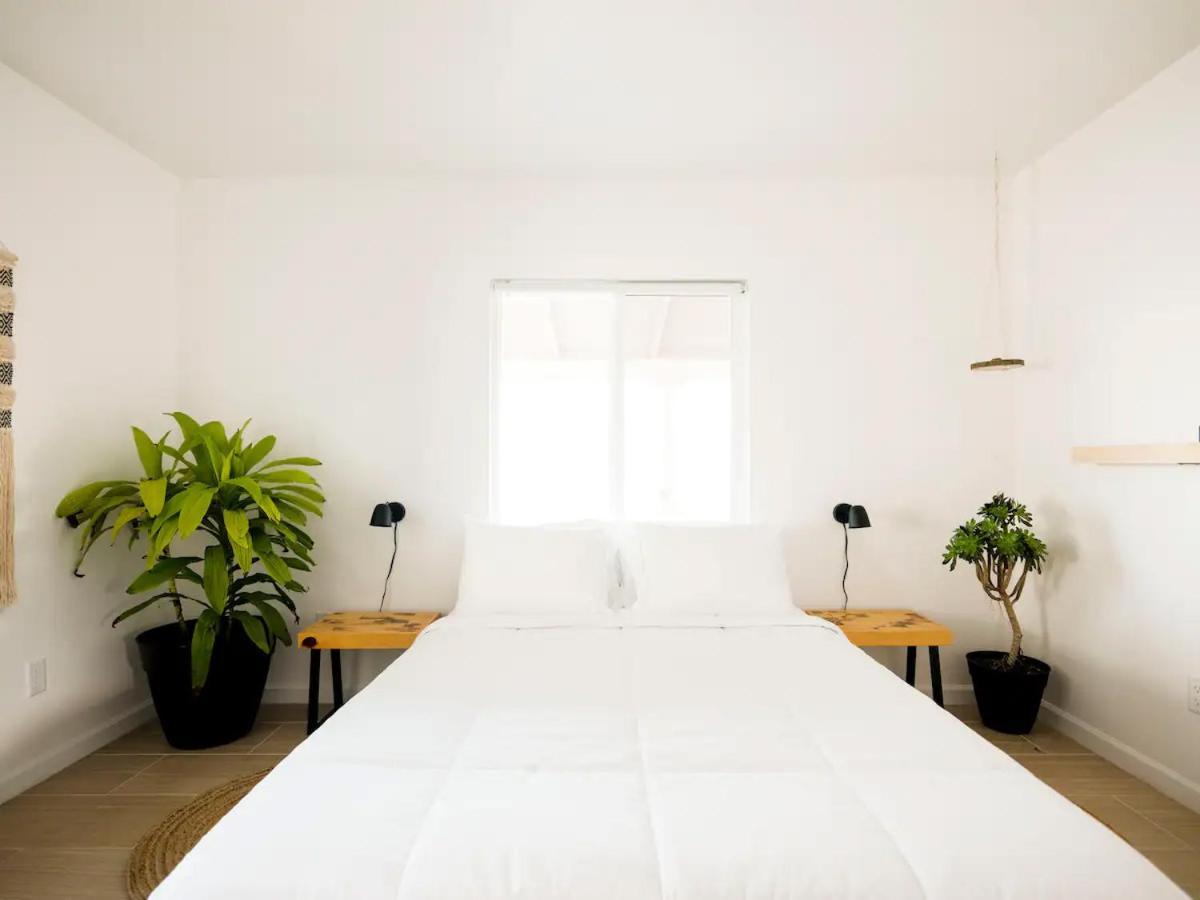 The Zen - Outdoor Shower, Gas Fireplace, Walkable To Shops & Restaurants 조슈아 트리 외부 사진