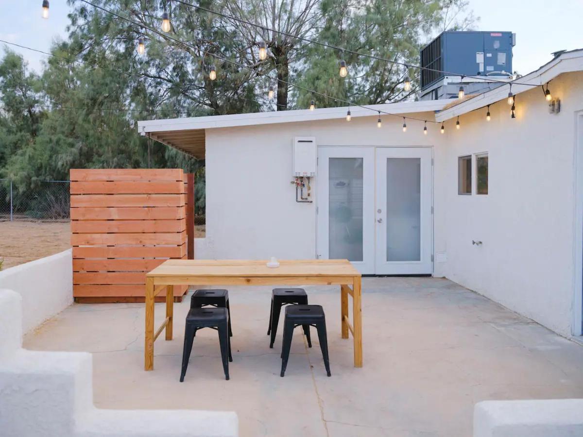 The Zen - Outdoor Shower, Gas Fireplace, Walkable To Shops & Restaurants 조슈아 트리 외부 사진