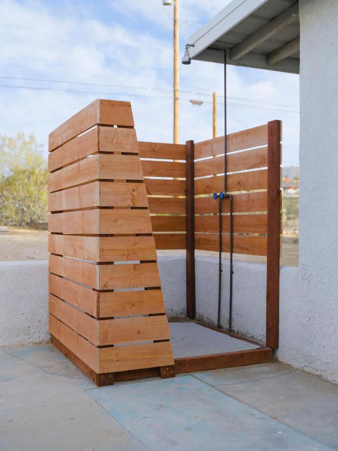 The Zen - Outdoor Shower, Gas Fireplace, Walkable To Shops & Restaurants 조슈아 트리 외부 사진