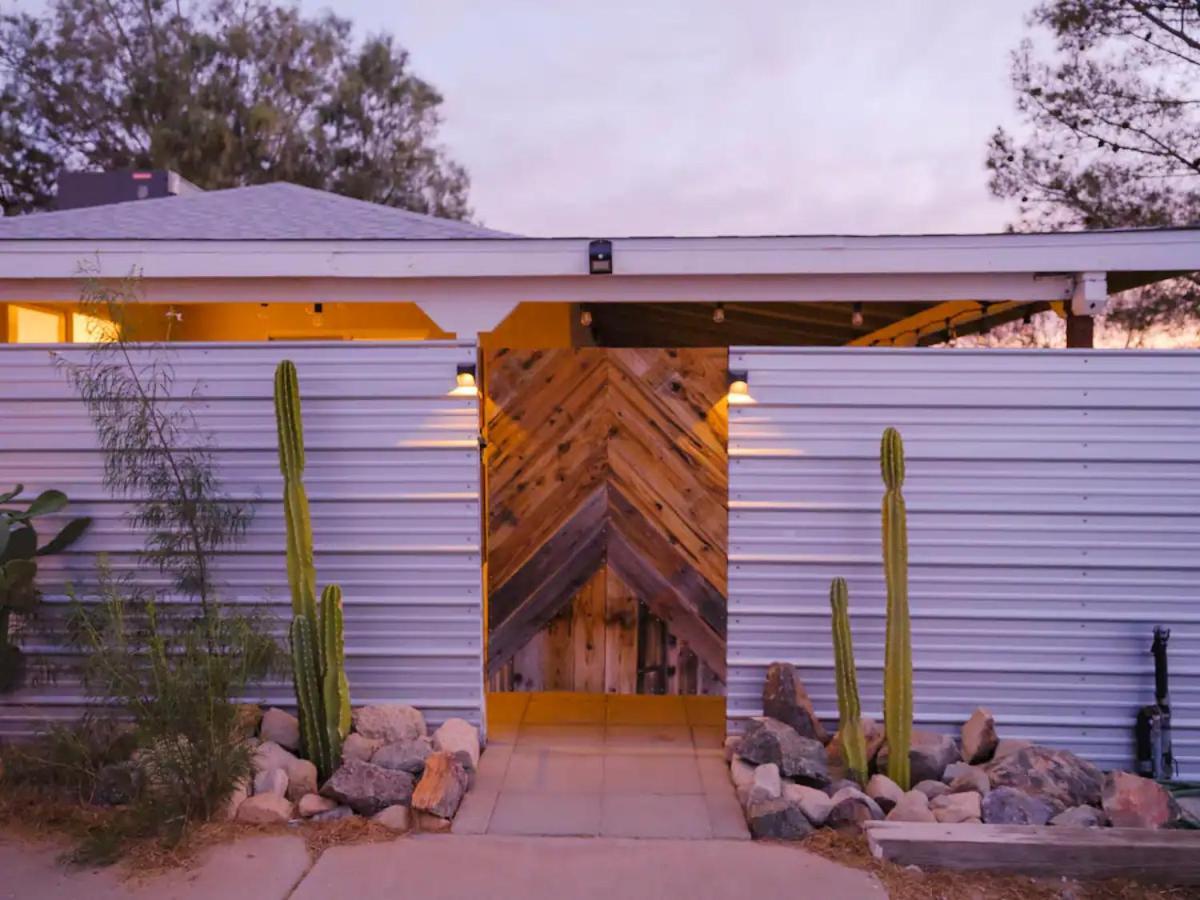 The Zen - Outdoor Shower, Gas Fireplace, Walkable To Shops & Restaurants 조슈아 트리 외부 사진