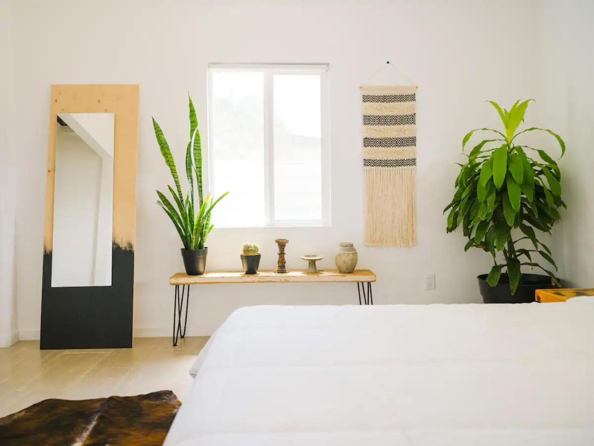 The Zen - Outdoor Shower, Gas Fireplace, Walkable To Shops & Restaurants 조슈아 트리 외부 사진