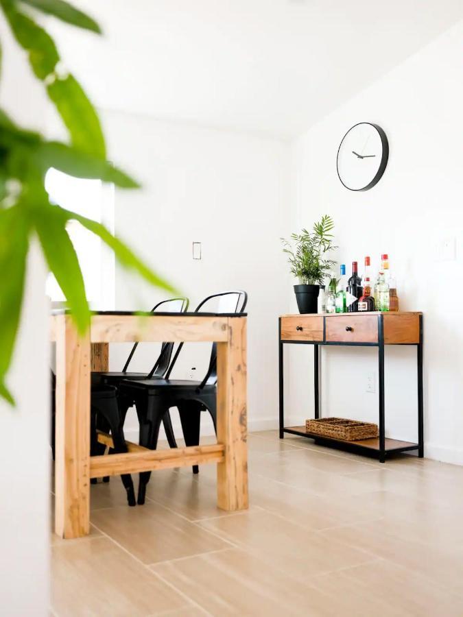 The Zen - Outdoor Shower, Gas Fireplace, Walkable To Shops & Restaurants 조슈아 트리 외부 사진